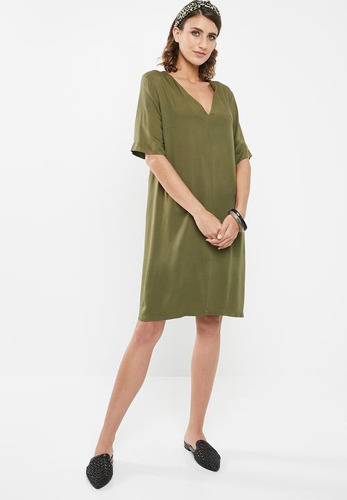 edit - Wide sleeve shift dress - green