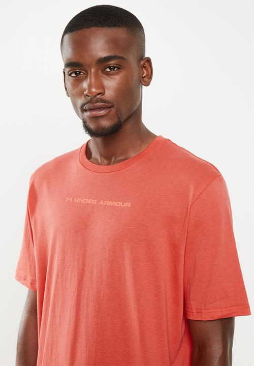 Under Armour -  Under Armour shaped graphic tee - red