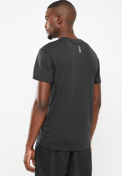 Under Armour - Streaker 2,0 short sleeve tee - black