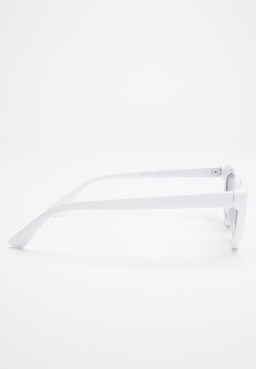 Cotton On - Narrah short frame cateye sunglasses - white 