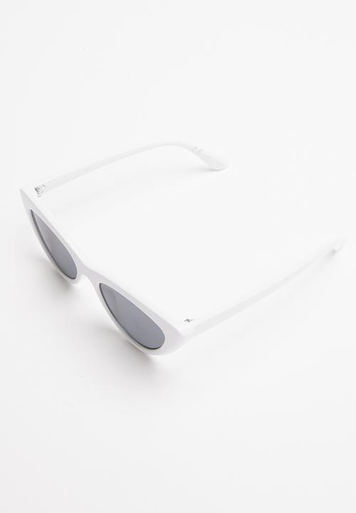 Cotton On - Narrah short frame cateye sunglasses - white 