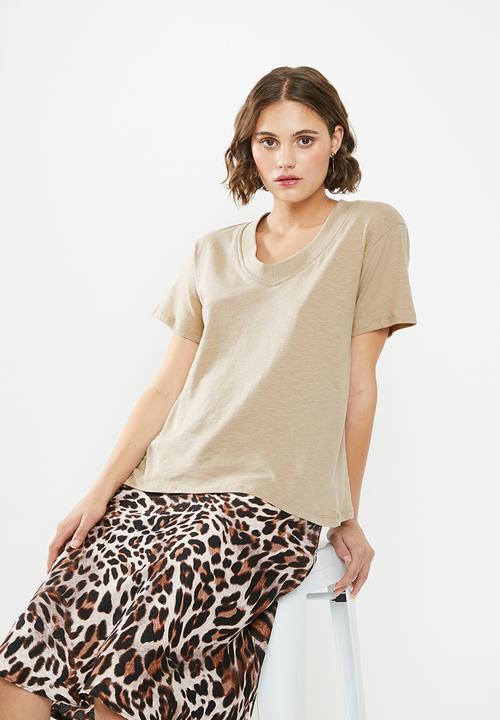 Superbalist - Slouchy slub v-neck tee - beige