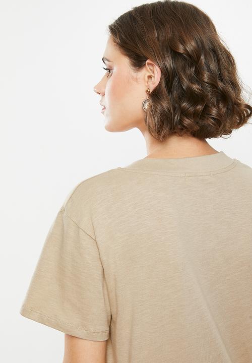 Superbalist - Slouchy slub v-neck tee - beige