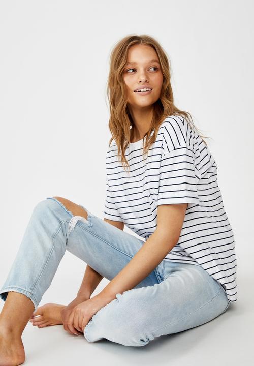 Cotton On - The relaxed boyfriend tee carl stripes - white & navy 