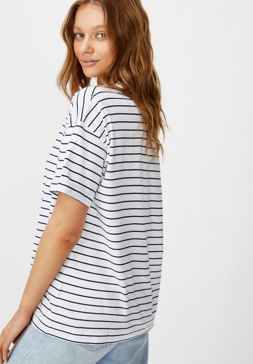 Cotton On - The relaxed boyfriend tee carl stripes - white & navy 