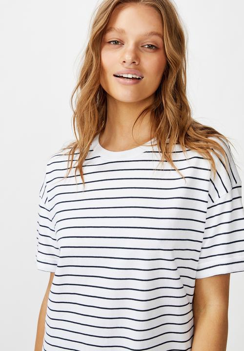 Cotton On - The relaxed boyfriend tee carl stripes - white & navy 