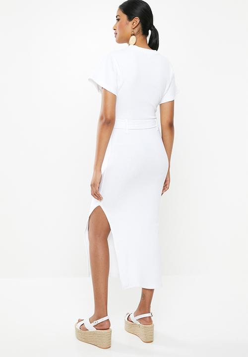 Missguided - Rib tortoiseshell belted midi dress - white