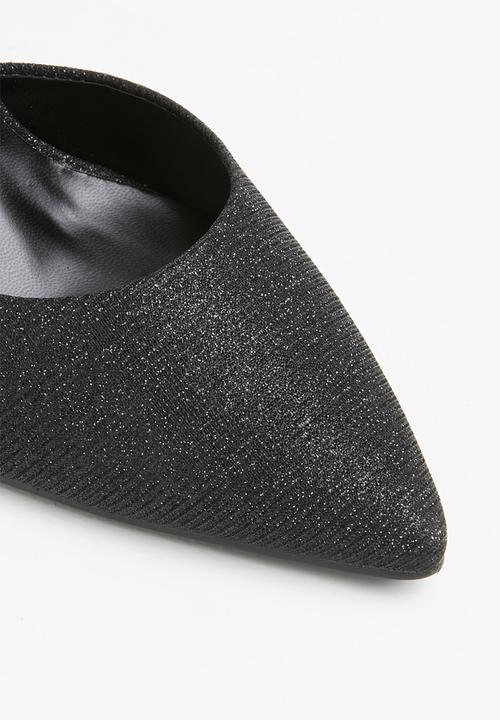 SISSY BOY - Akita cut away stiletto court - black
