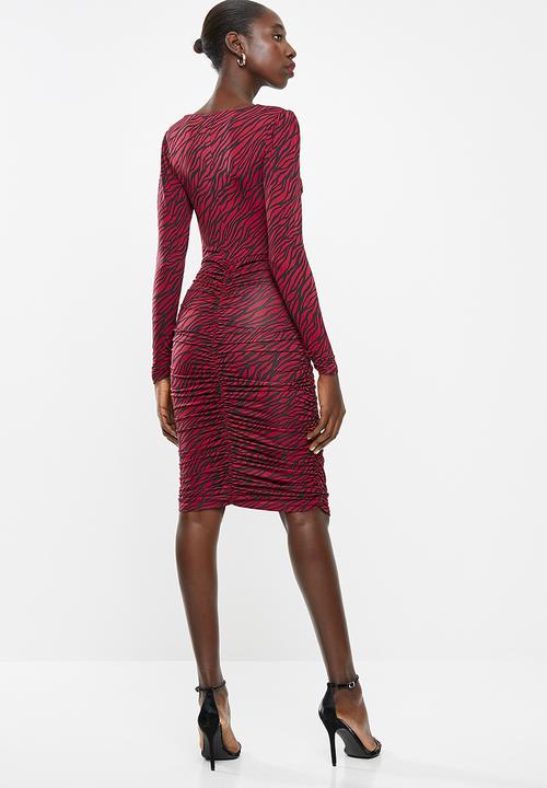 Superbalist - Square neck rouged dress - red & black