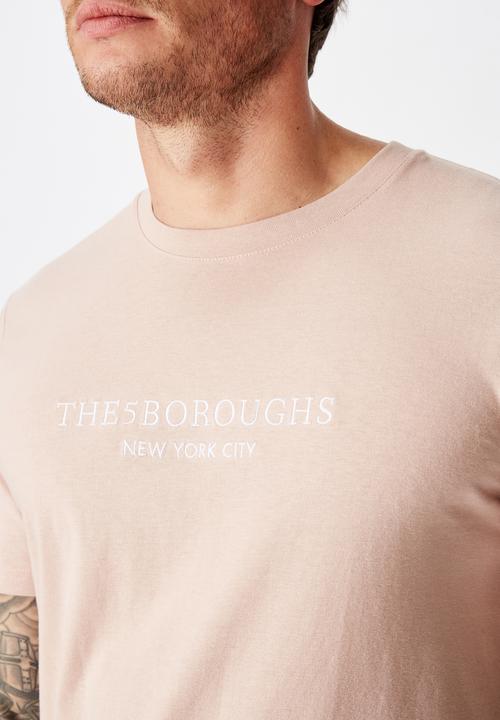 Cotton On - The 5 bouroughs Tbar text T-shirt - pink