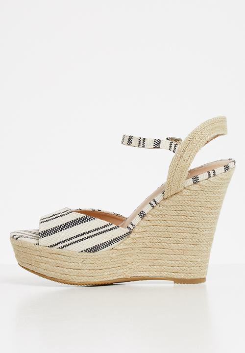 Call It Spring - Smetanina wedge - beige & black