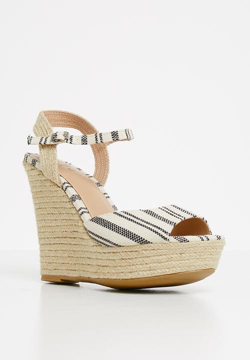 Call It Spring - Smetanina wedge - beige & black