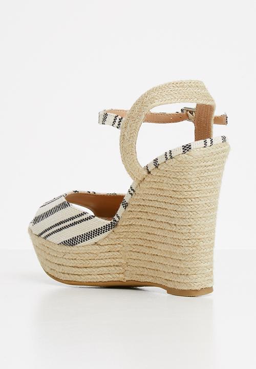 Call It Spring - Smetanina wedge - beige & black
