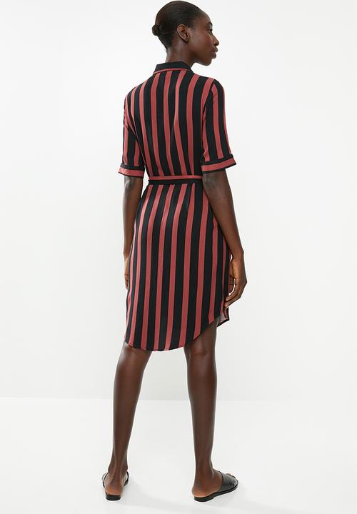 Vero Moda - Autum amaze shirt dress - black & red