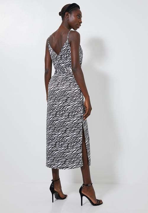 Superbalist - V-neck midi slip dress - black & grey