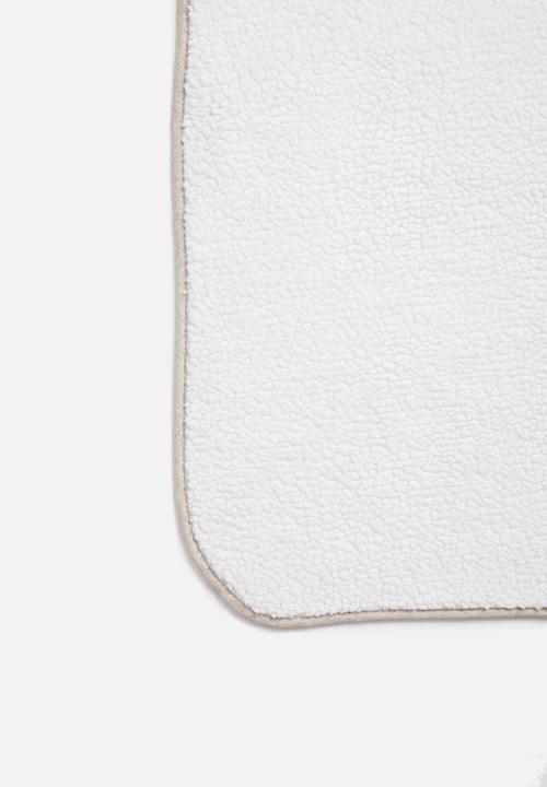 Sixth Floor - Sherpa pet blanket - white