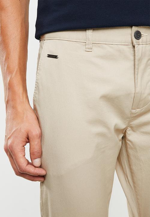 GUESS - Fashion chino pants - beige 