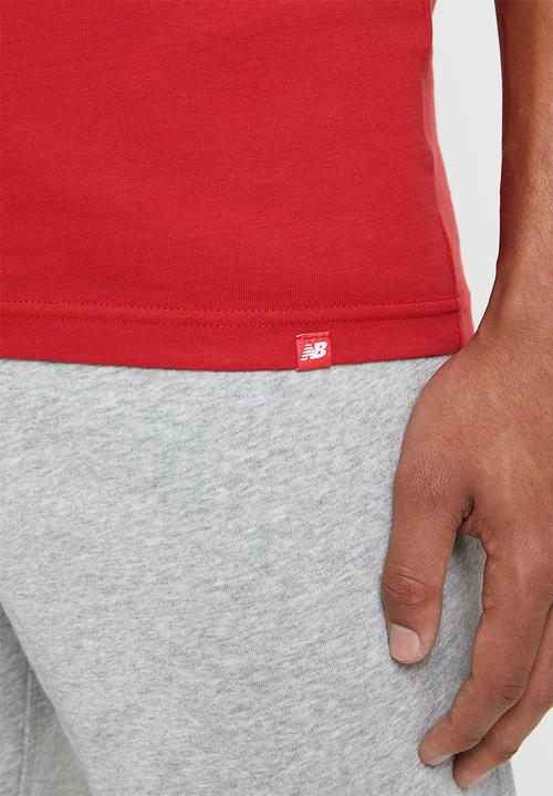 New Balance  - Essentials stacked logo tee - red