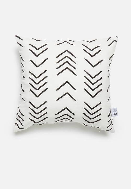 Sixth Floor - Maia cushion cover - white & black