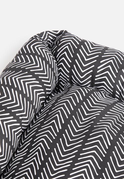 Sixth Floor - Kalua pet bed - mudcloth black & white
