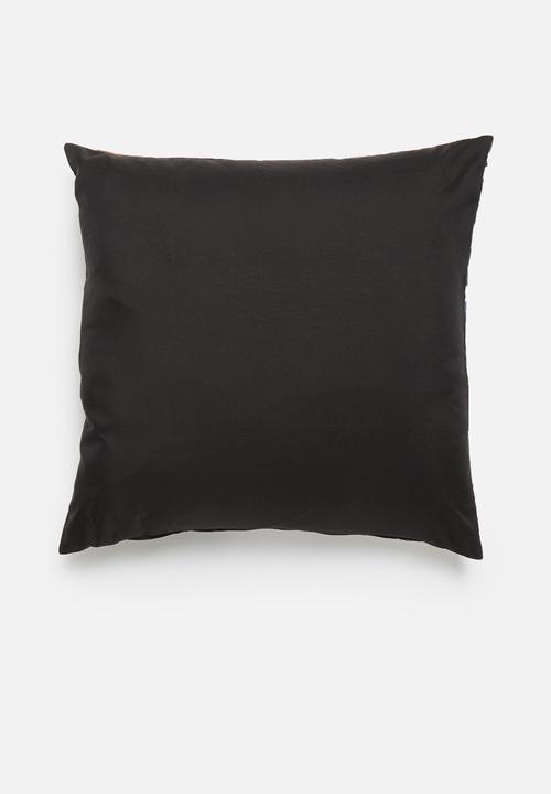 Grey Gardens - Stone frond cushion cover - black