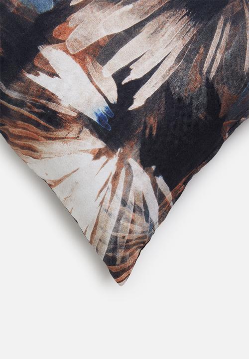 Grey Gardens - Stone frond cushion cover - black