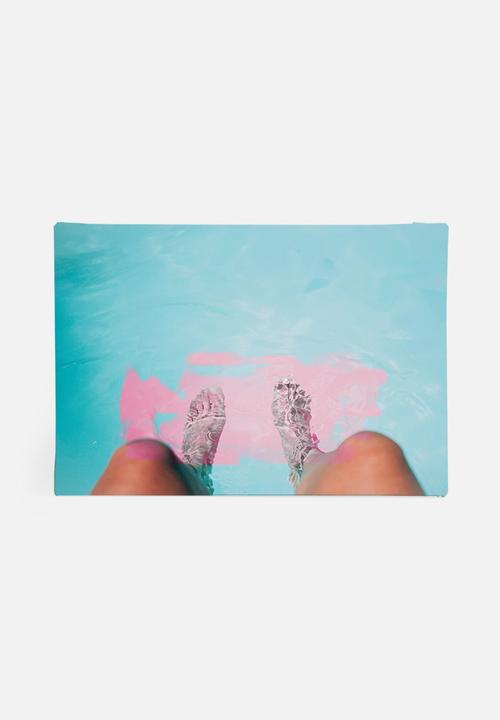 83 Oranges - Both feet in