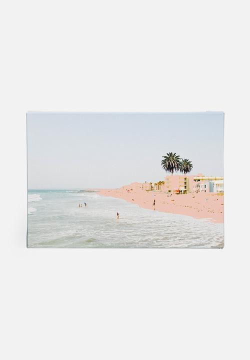 83 Oranges - Pink beach
