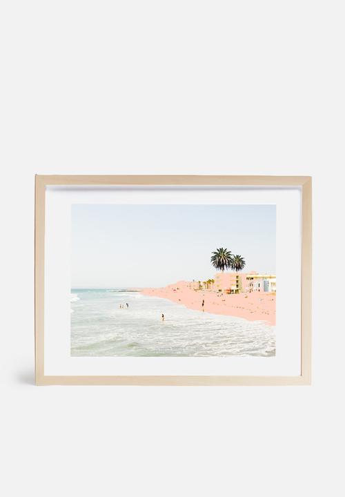 83 Oranges - Pink beach