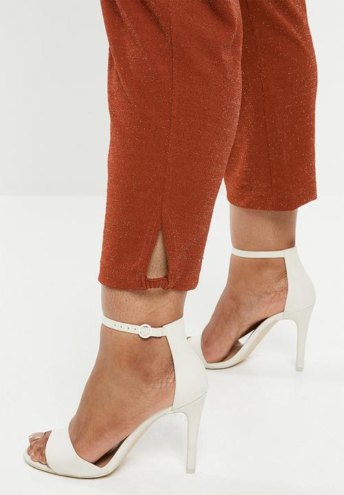 AMANDA LAIRD CHERRY - Crossover jumpsuit with flared sleeves - rust 