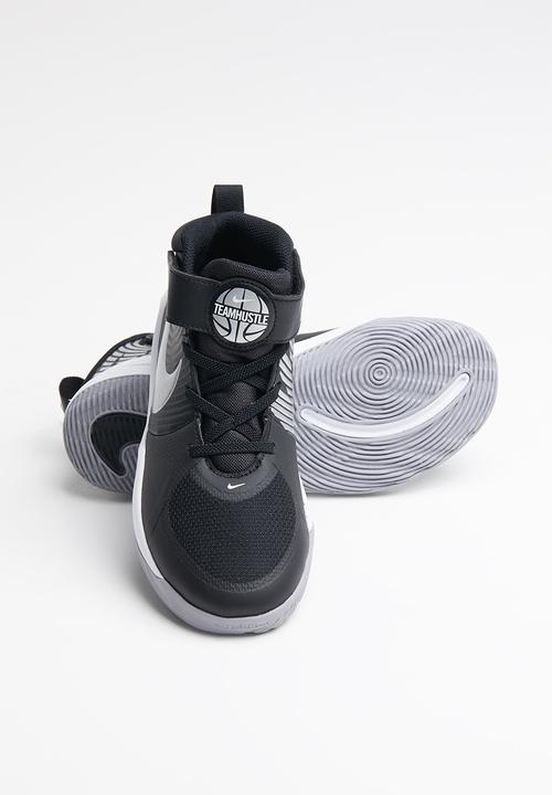 Nike - Team hustle 9 (ps) -black/metallic