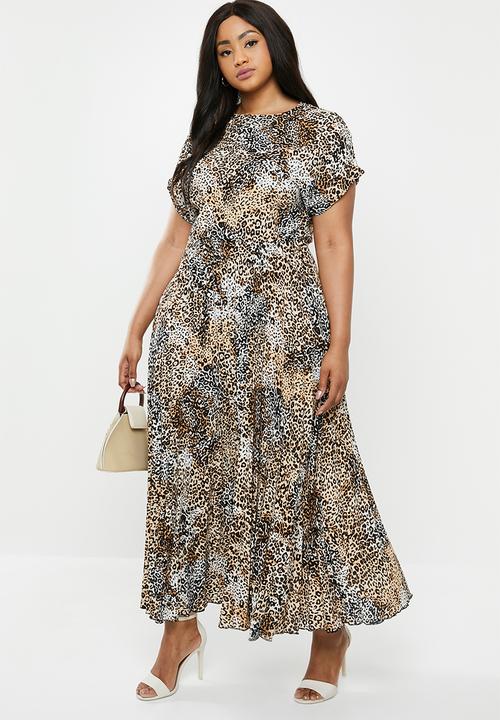 New Look - Curves pleated maxi dress - brown & beige 