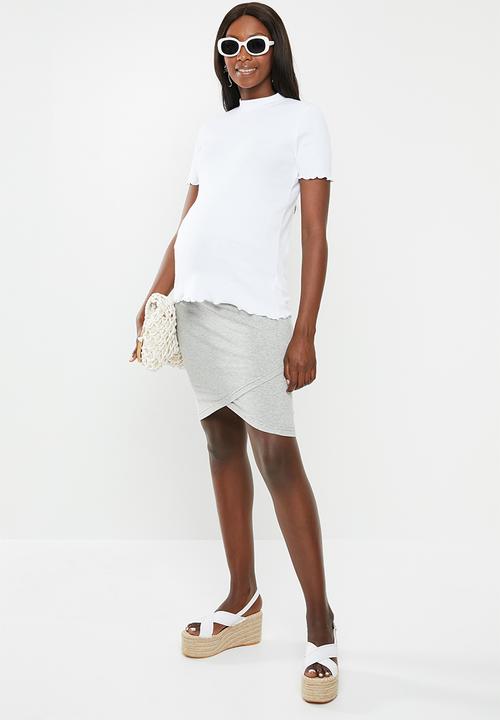 Cotton On - Maternity lettuce edge mock neck short sleeve top - white