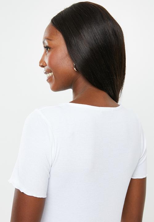 Cotton On - Maternity lettuce edge scoop short sleeve top - white
