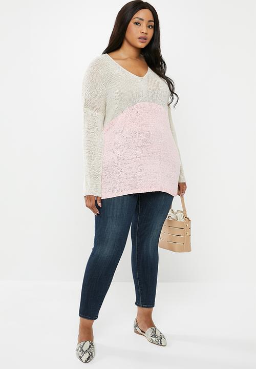 Carmakoma - Oyster v-neck long sleeve pullover - beige & pink 