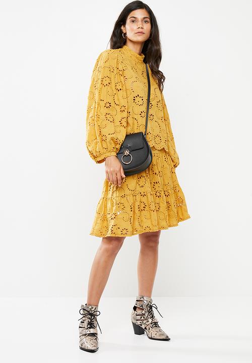 Me&B - Anglaise top - yellow