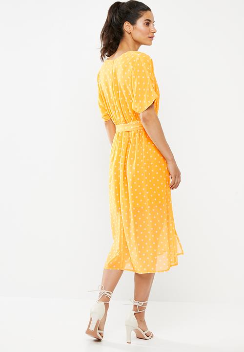 Glamorous - Dropped shoulder deep v dress - yellow