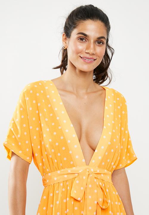 Glamorous - Dropped shoulder deep v dress - yellow