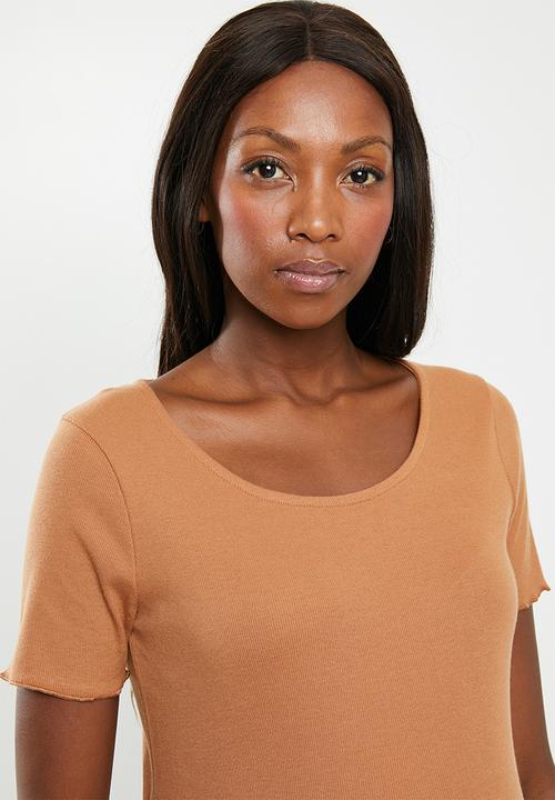 Cotton On - Maternity lettuce edge scoop short sleeve top - beige