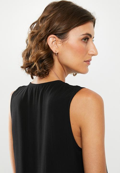 edit - Sleeveless shell top - black