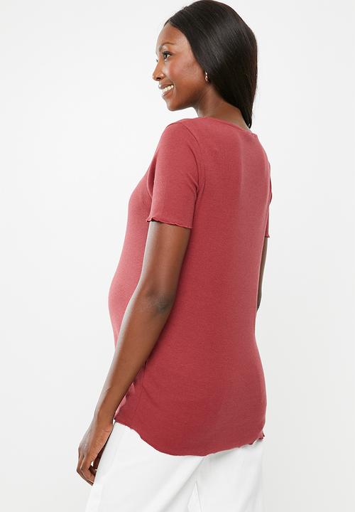 Cotton On - Maternity lettuce edge scoop short sleeve top - dark garnet