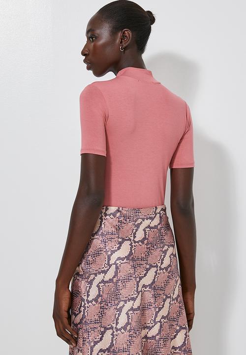 Superbalist - Short sleeve fitted high neck tee - pink