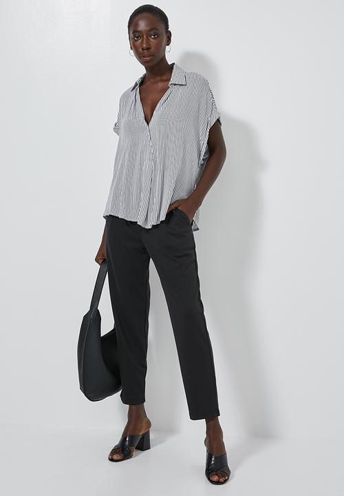 Superbalist - V-neck shell with grown on sleeve - navy & white