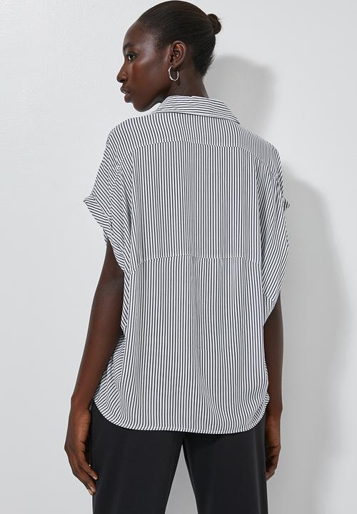 Superbalist - V-neck shell with grown on sleeve - navy & white