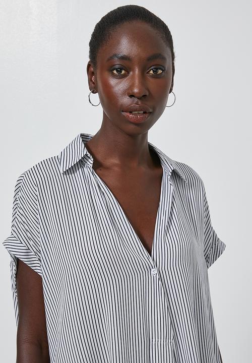 Superbalist - V-neck shell with grown on sleeve - navy & white