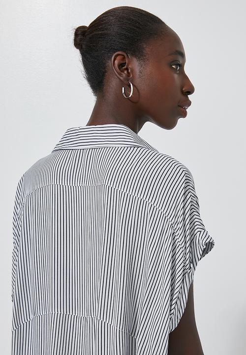 Superbalist - V-neck shell with grown on sleeve - navy & white