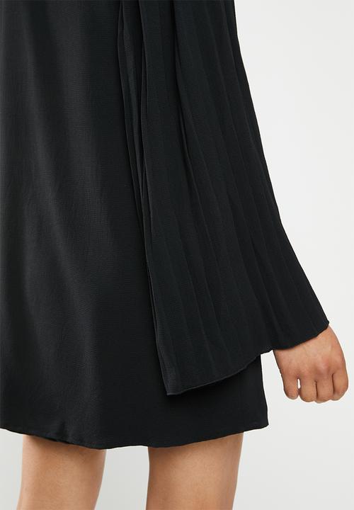 Missguided - Pleated sleeve shift dress - black