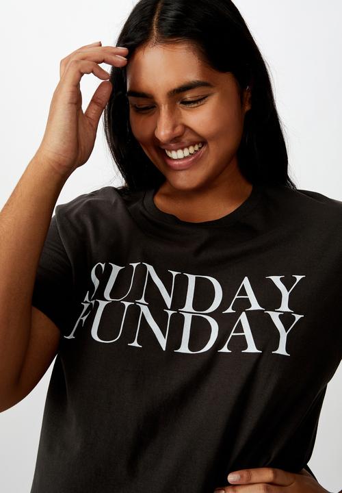 Cotton On - Curve graphic tee Sunday funday - black