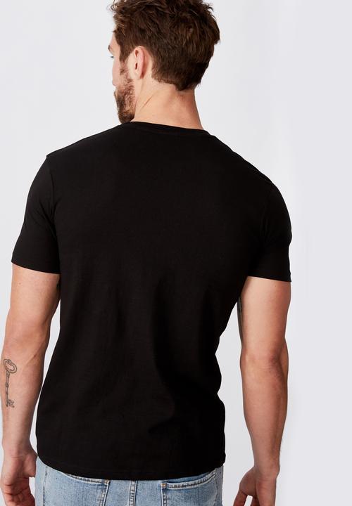Cotton On - Tbar collab movie & tv tee - black