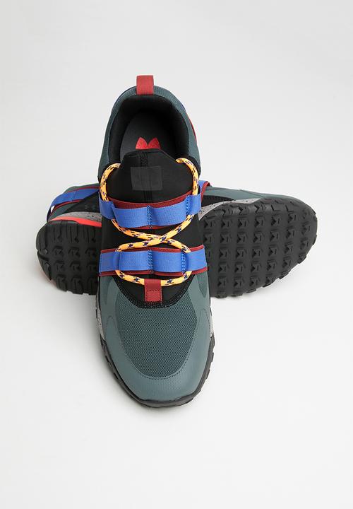 Under Armour - Valsetz Trek - pitch gray / black